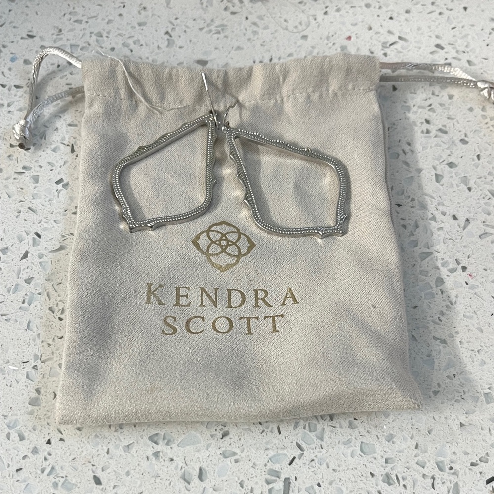 Kendra Scott Sophee Drop Earrings in silver